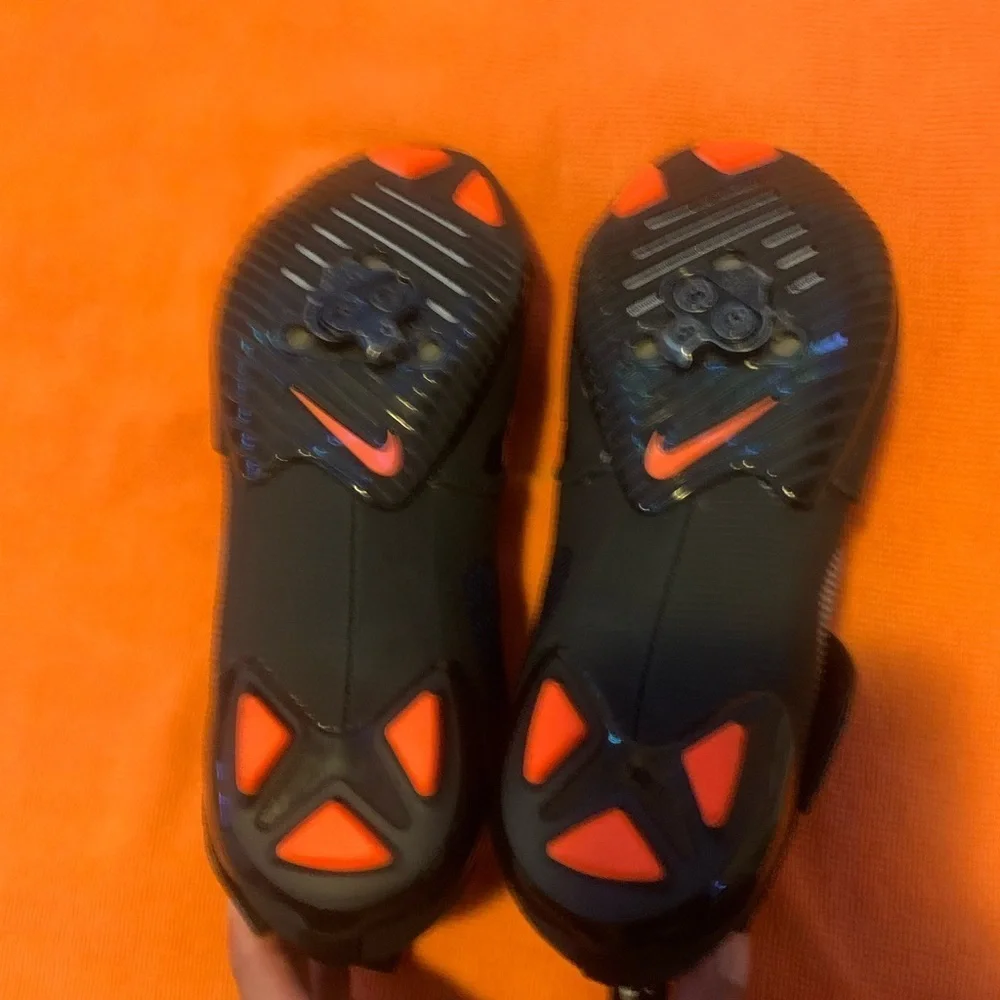 Nike SuperRep Cycle
Black Hyper Crimson - Picture 4 of 5
